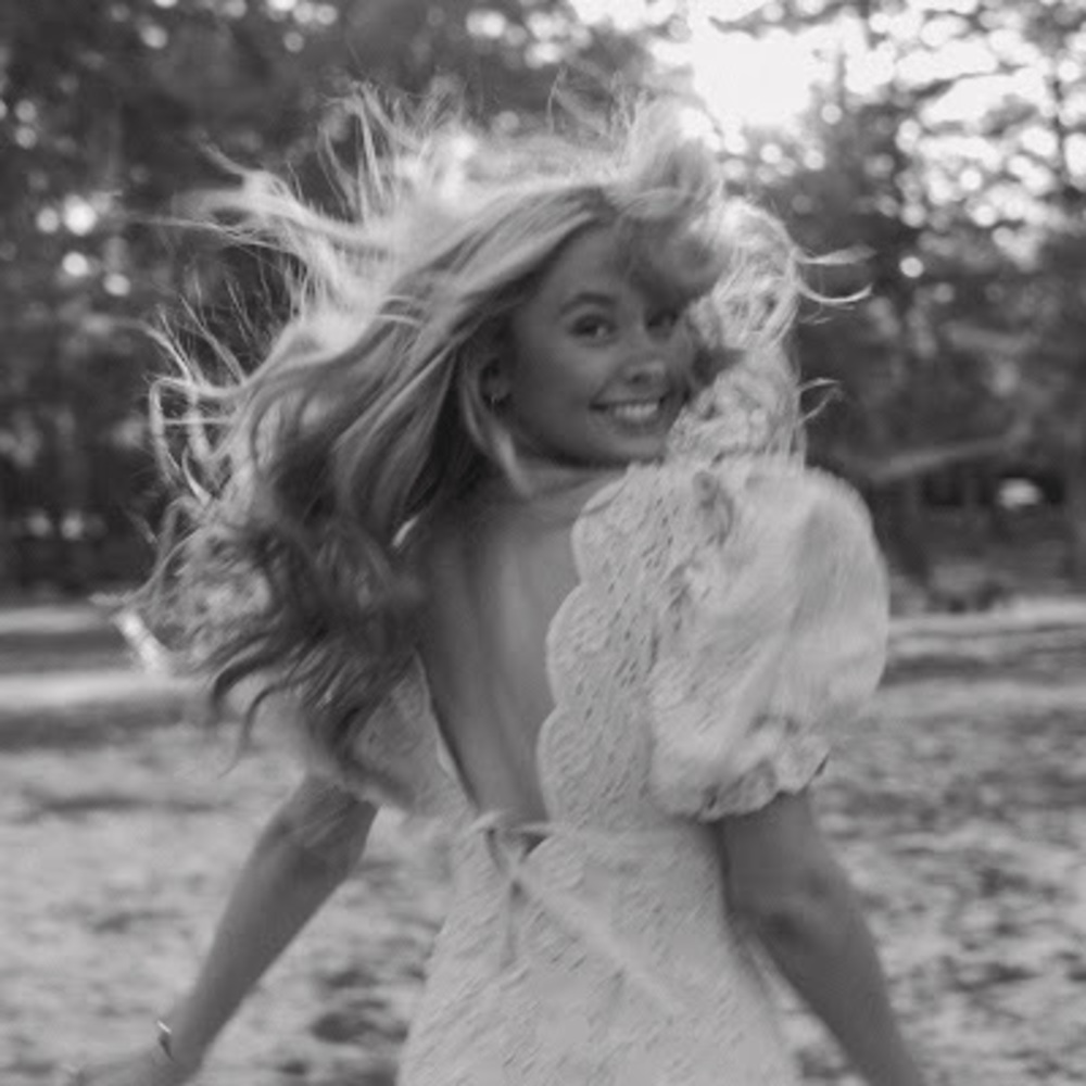 Meet your Posher, Madeline